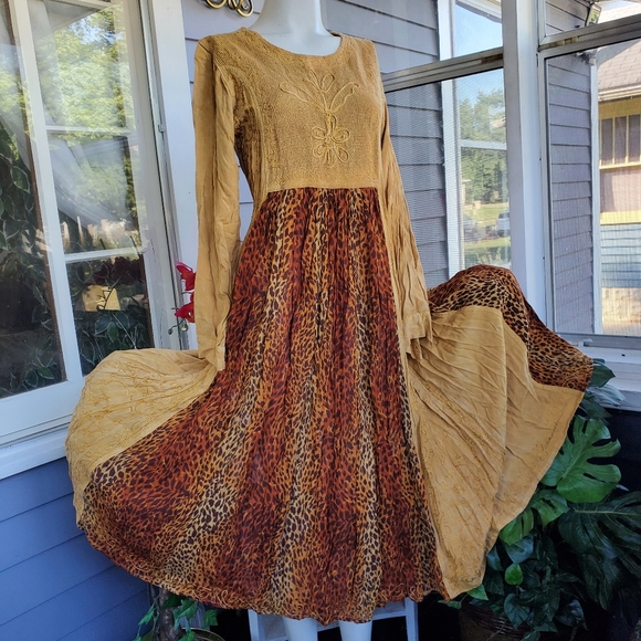 Vintage Gold Star 100% Rayon Embroidered Pleated Gold &Cheetah Print Midi Dress - Picture 14 of 14